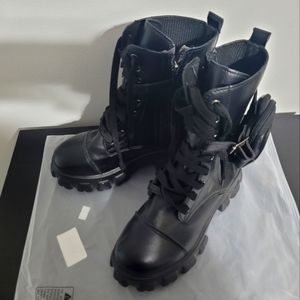 NWOT PHOTOSHOOT ITEM Womens Combat Boots with Pouch US Size 7 Black